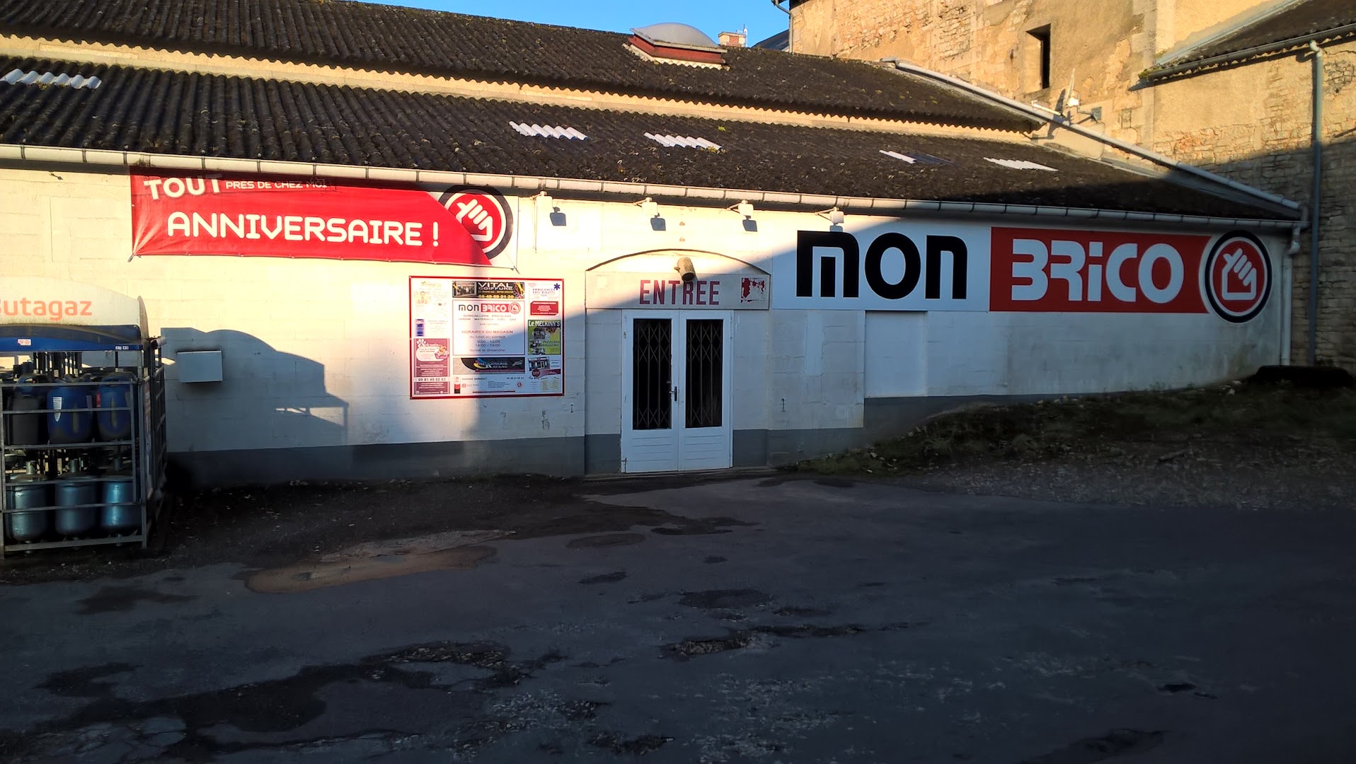 MONBRICO COUHE - VALENCE EN POITOU · Photos 1
